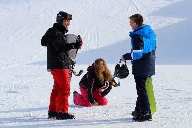 Palandöken Yerli Ve Yabancı Turistleri Bekliyor