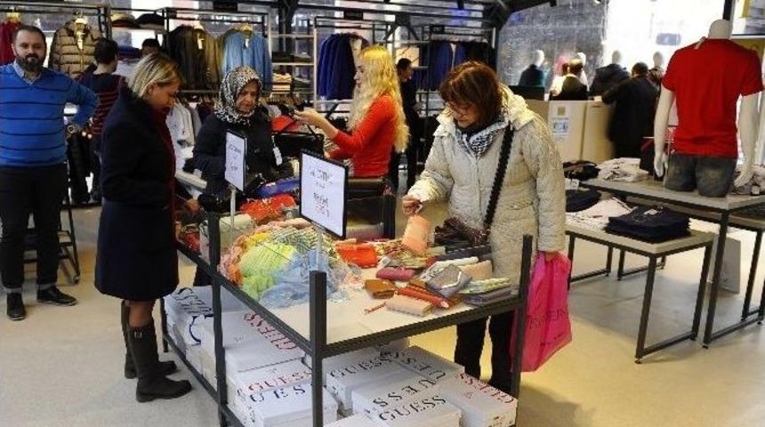 D&uuml;nyaca &Uuml;nl&uuml; Markalar, B&uuml;y&uuml;k İndirimlerle Lls Luxury Outlet &Ccedil;adırında