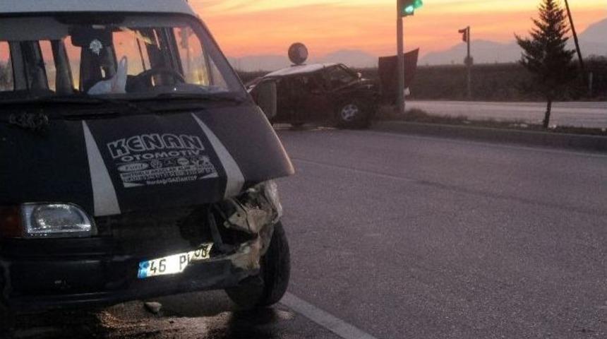 Adana&rsquo;da Trafik Kazası: 2&rsquo;si &Ccedil;ocuk, 4 Yaralı