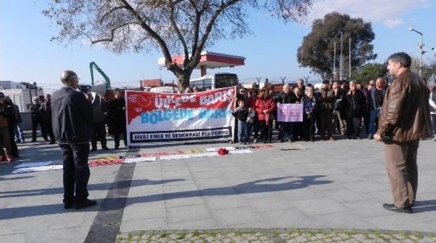 Yaşamını Yitiren Sığınmacılar İ&ccedil;in Denize Karanfil Bıraktılar