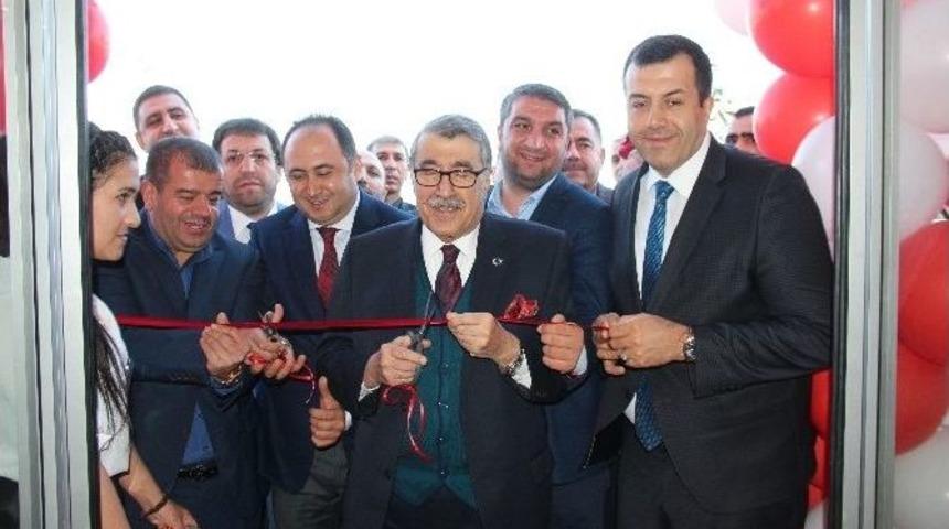 İ&ccedil;işleri Eski Bakanı Aksu, Antalya&rsquo;da Otel A&ccedil;ılışına Katıldı