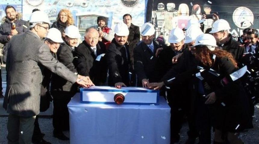 Hostes Ve Garson Robotlar Geliyor