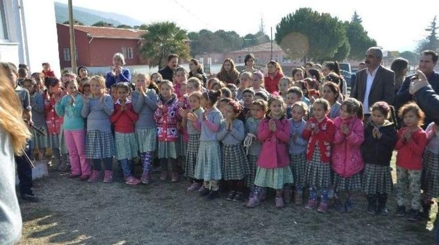 Ayvalık&rsquo;ta &Ccedil;akmak K&ouml;y&uuml;ne Robert Koleji K&uuml;t&uuml;phanesi