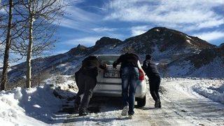 Bakanı Takip Eden Gazeteciler Mahsur Kaldı