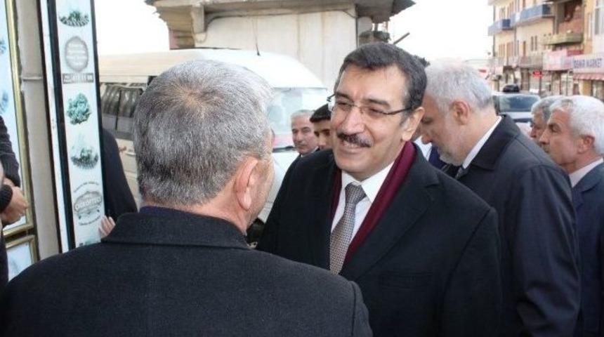 Bakan T&uuml;fenkci Ak&ccedil;adağlılarla Buluştu