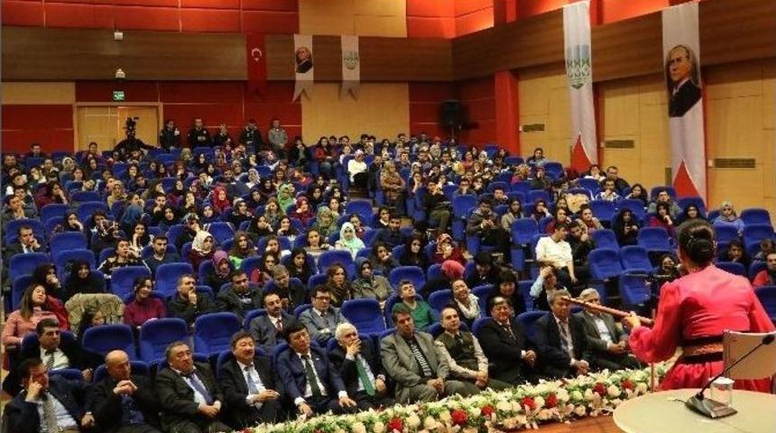 Kb&uuml;&rsquo;de Kırgız Devlet Sanat&ccedil;ısı T&ouml;l&ouml;m&uuml;ş Okeyev Anıldı