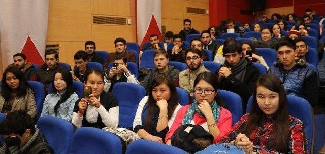 Kbü’de Kırgız Devlet Sanatçısı Tölömüş Okeyev Anıldı