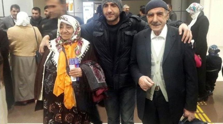 Ağrı&rsquo;da Umre Yolcuları Dualarla Uğurlandı