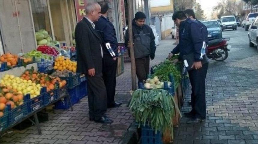 Kahta Belediyesi Kaldırım İşgallerini &Ouml;nlemekte Kararlı