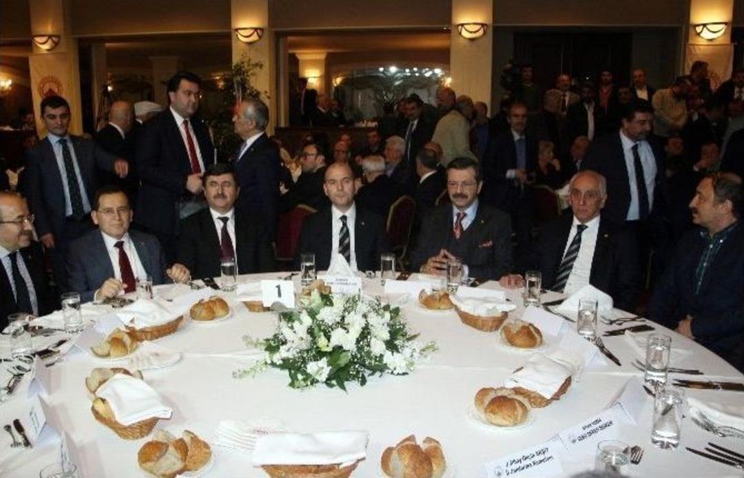 Trabzon&rsquo;da Ekonominin Yıldızları Plaket T&ouml;reninde Asgari &Uuml;cret Konuşuldu