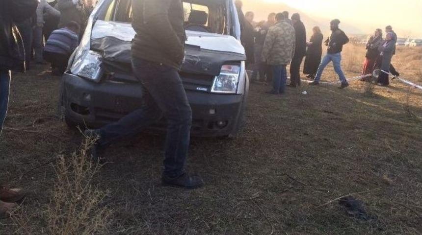 Kamyonet Takla Attı: 1 &Ouml;l&uuml;