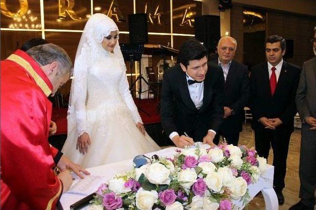 Bakan Elitaş Nikah Şahitliği Yaptı