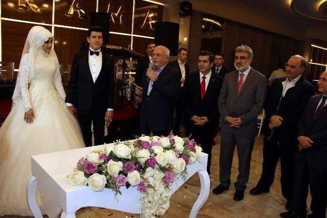 Bakan Elitaş Nikah Şahitliği Yaptı