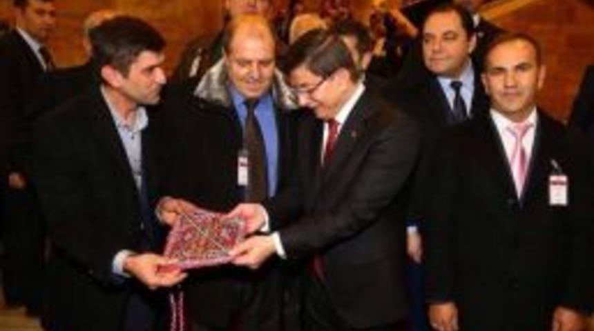 Başbakan Davutoğlu&rsquo;ndan Podef&rsquo;e Destek