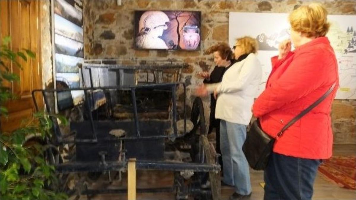 Edremit&rsquo;de Gen&ccedil; Y&ouml;netici Babası Anısına Etnoğrafya Galerisi A&ccedil;tı