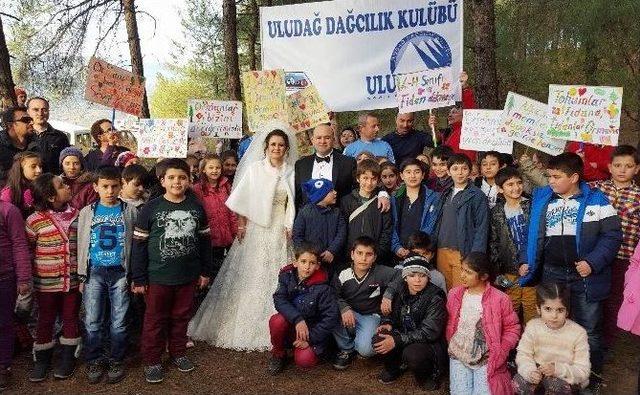 (özel Haber) Düğünden Önce Gelinlik Ve Damatlıkla Fidan Dikmeye Koştular