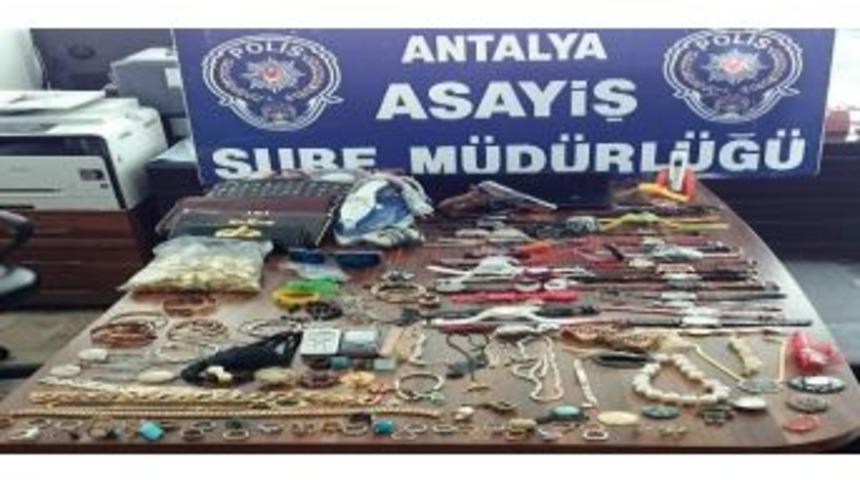 Hırsızlık Ş&uuml;phelisi, Antalya&rsquo;da Polisten Ka&ccedil;amadı