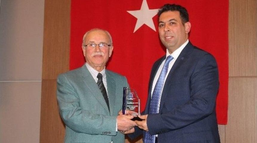 Makina M&uuml;hendisleri Odasından Meslek Duayenlerine Plaket