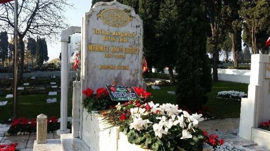Mehmet Akif Ersoy Mezarı Başında Anıldı