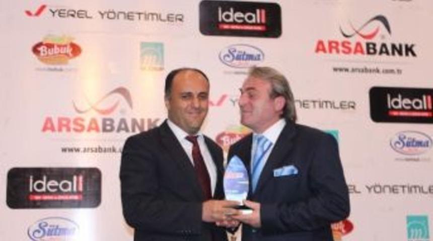 &Ouml;zaltun&rsquo;a Yılın Başarılı Yerel Y&ouml;neticisi &Ouml;d&uuml;l&uuml;