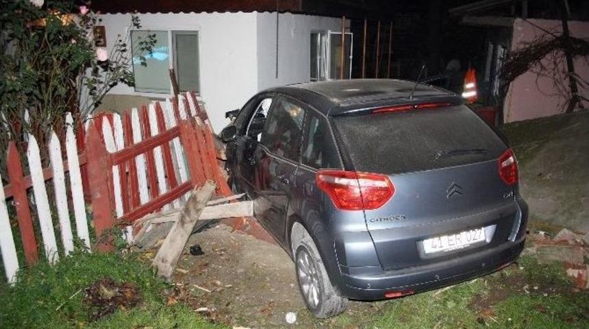 Evin Bah&ccedil;esine U&ccedil;an Otomobil Korku Yaşattı