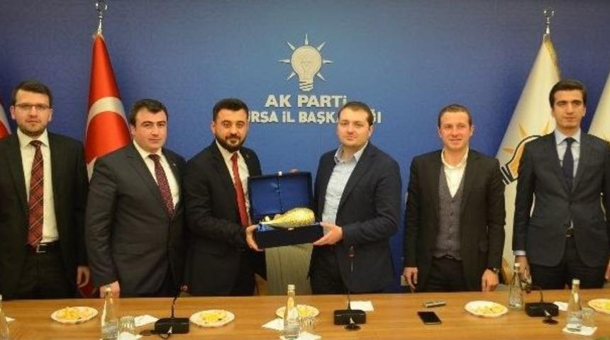 Ecertaş: "bursa Gen&ccedil;lik Teşkilatları &Uuml;zerine D&uuml;şen G&ouml;revi Yapıyor"