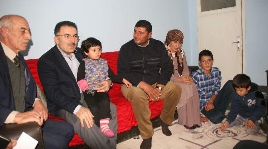 Yozgat Milletvekili Soysal, Kolu Kesilen K&uuml;&ccedil;&uuml;k Meryem&rsquo;in İşsiz Babasına İş S&ouml;z&uuml; Verdi