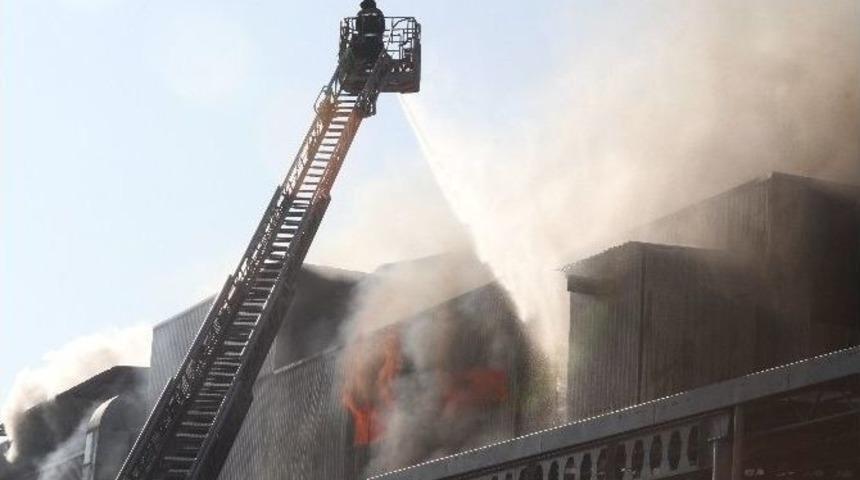 Bursa&rsquo;da Tekstil Fabrikasındaki Yangın Devam Ediyor
