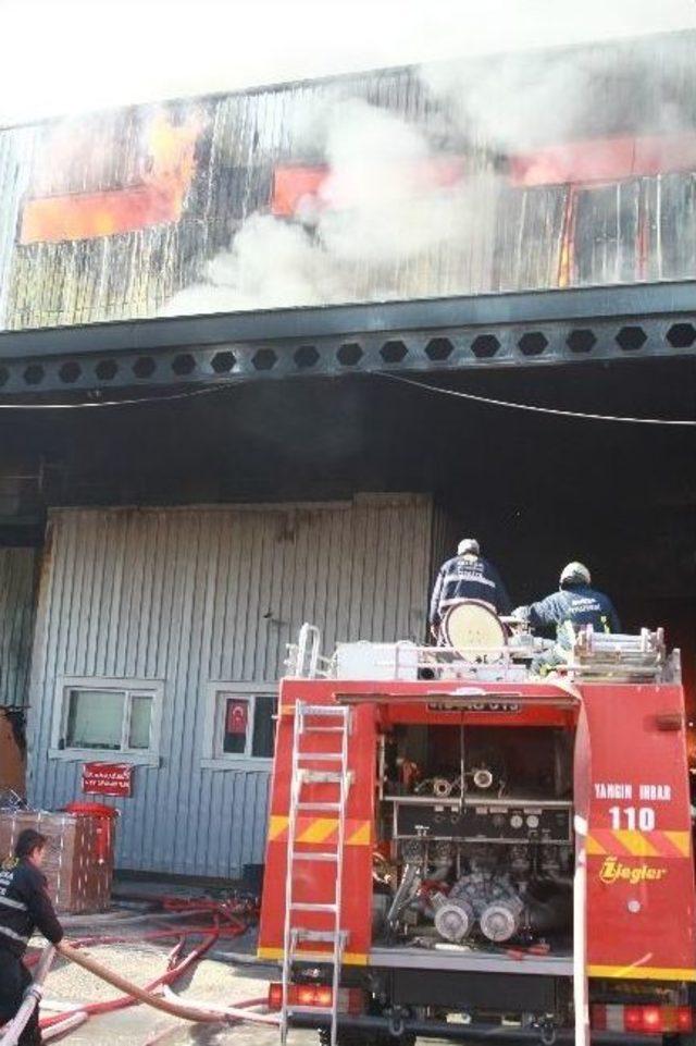 Bursa’da Tekstil Fabrikasındaki Yangın Devam Ediyor