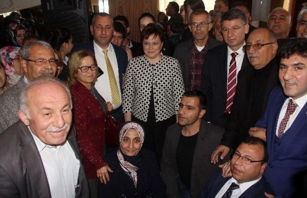 Partililerin Bakanla Fotoğraf &Ccedil;ektirme Yarışı