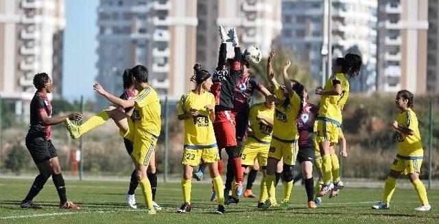 Paşa’nın Kadınları Gazikent’e Gol Yağdırdı