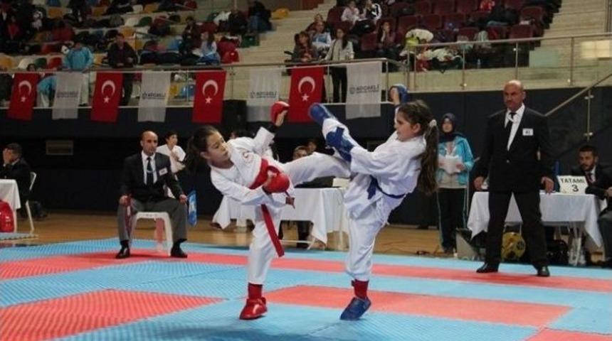 B&uuml;y&uuml;kşehir Karate Ligi&rsquo;nin &Uuml;&ccedil;&uuml;nc&uuml; Etabı Sona Erdi