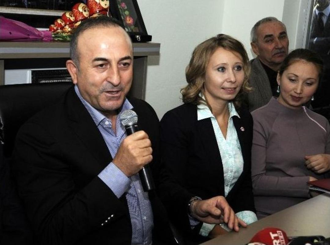 Bakan &Ccedil;avuşoğlu, Antalya&rsquo;da Yaşayan Rus Vatandaşlarla Buluştu