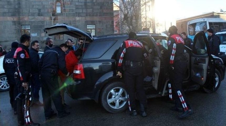 Aile Kavgasının Taraflarının Aracından Cephane &Ccedil;ıktı