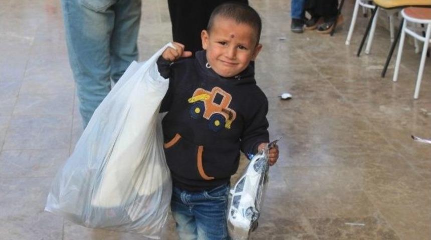 Şanlıurfa&rsquo;da Suriyeli Yetim Ve &Ouml;ks&uuml;zlere Yardım Yapıldı