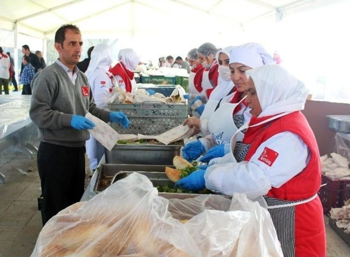 K&uuml;&ccedil;&uuml;k&ccedil;ekmeceliler Balığa Doydu
