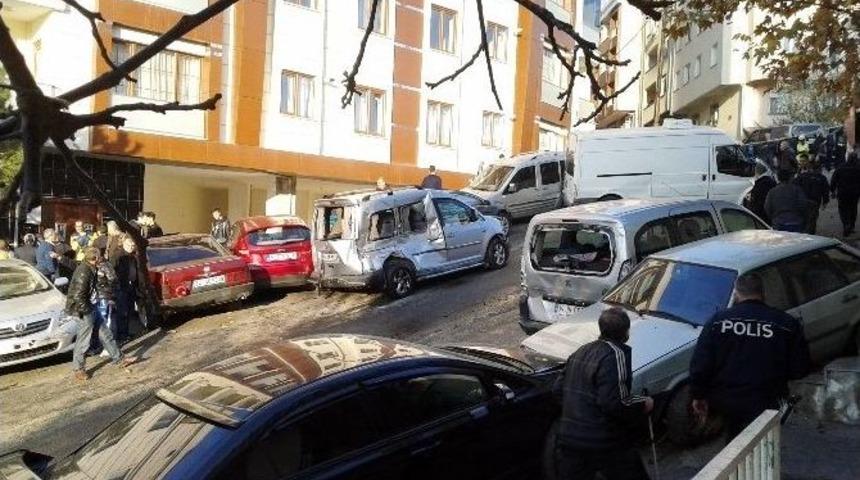 Maltepe&rsquo;de Freni Boşalan Kamyon 12 Aracı Hurdaya &Ccedil;evirdi
