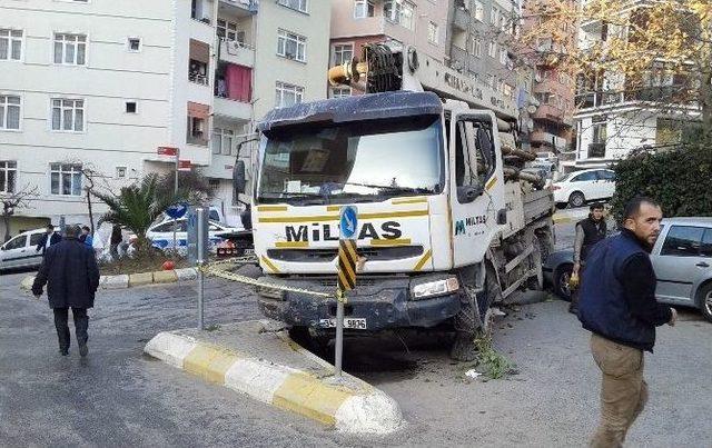 Maltepe’de Freni Boşalan Kamyon 12 Aracı Hurdaya Çevirdi