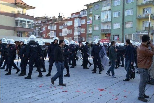 Açıklama Yapan Hdp’li Gruba Vatandaşlardan Tepki