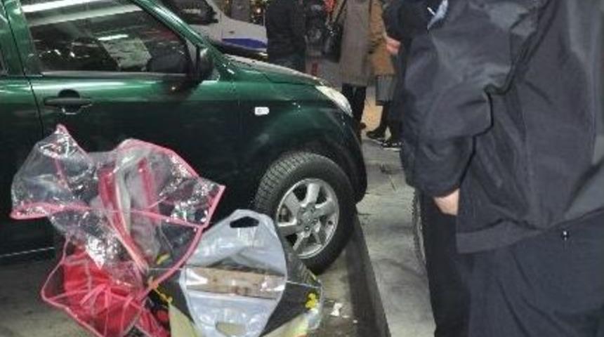 Bebek Arabasından &Ccedil;anta Hırsızlığı G&uuml;venlik Kamerasında