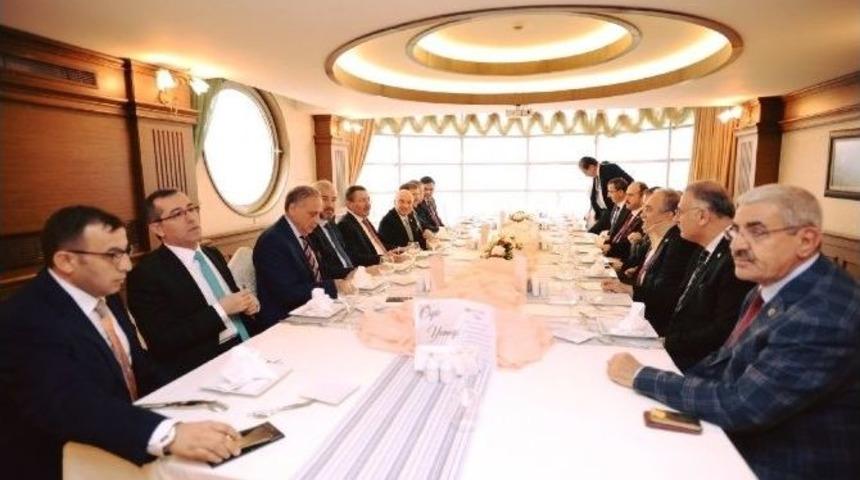 Başkan İsmet &Ccedil;etinkaya, Ak Parti Yerel Y&ouml;netimler Komisyonuna &Uuml;ye Se&ccedil;ildi