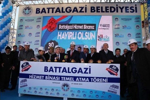 Bakan Tüfenkci, Battalgazi Belediyesi Yeni Hizmet Binası’nın Temelini Attı