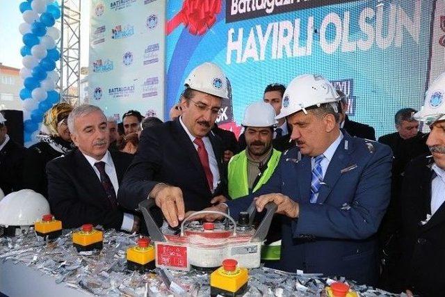 Bakan Tüfenkci, Battalgazi Belediyesi Yeni Hizmet Binası’nın Temelini Attı