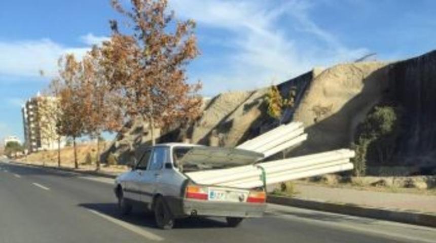 Boru Yüklü Otomobil, Kazaya Davetiye Çıkardı