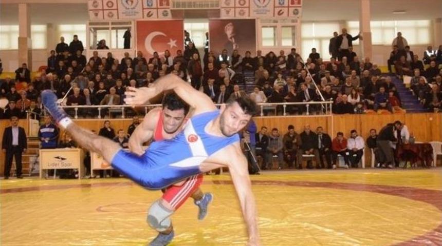 H&uuml;seyin Akbaş G&uuml;reş Turnuvası&rsquo;nda Şampiyon T&uuml;rkiye