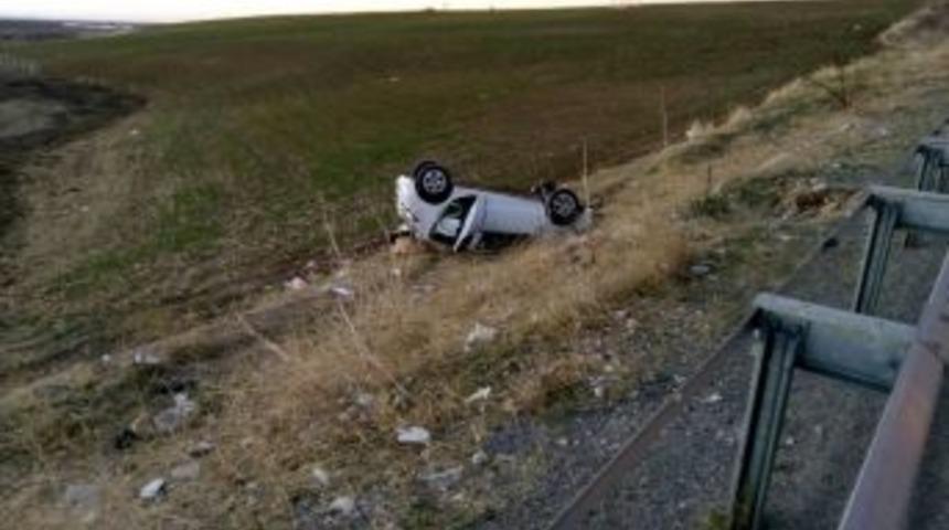 Otomobil Şarampole U&ccedil;tu: 3 Yaralı