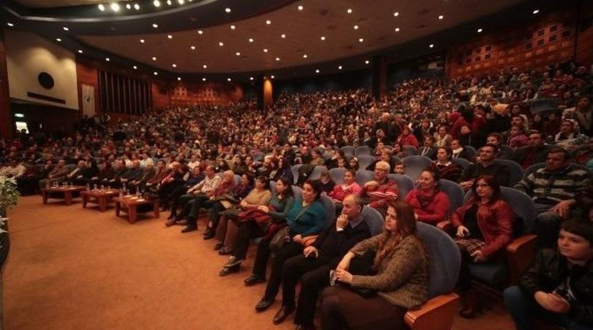 Türk Halk Müziği Konserine Büyük İlgi