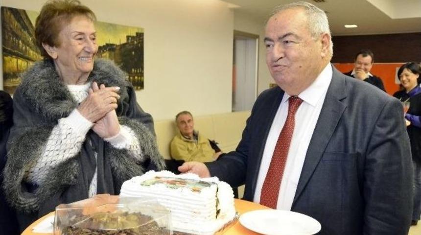 Kaynanalar&rsquo;ın Tijen&rsquo;i, Kanser Hastalarına Moral Verdi