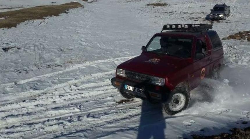 Erzurum Macera Off Road Kul&uuml;b&uuml;, Yaban Hayvanları İ&ccedil;in Doğaya Yem Bıraktı