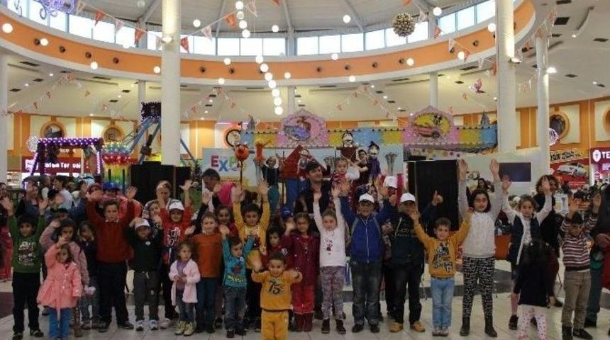 Minikler Kukla Tiyatrosu İle Eğlendi